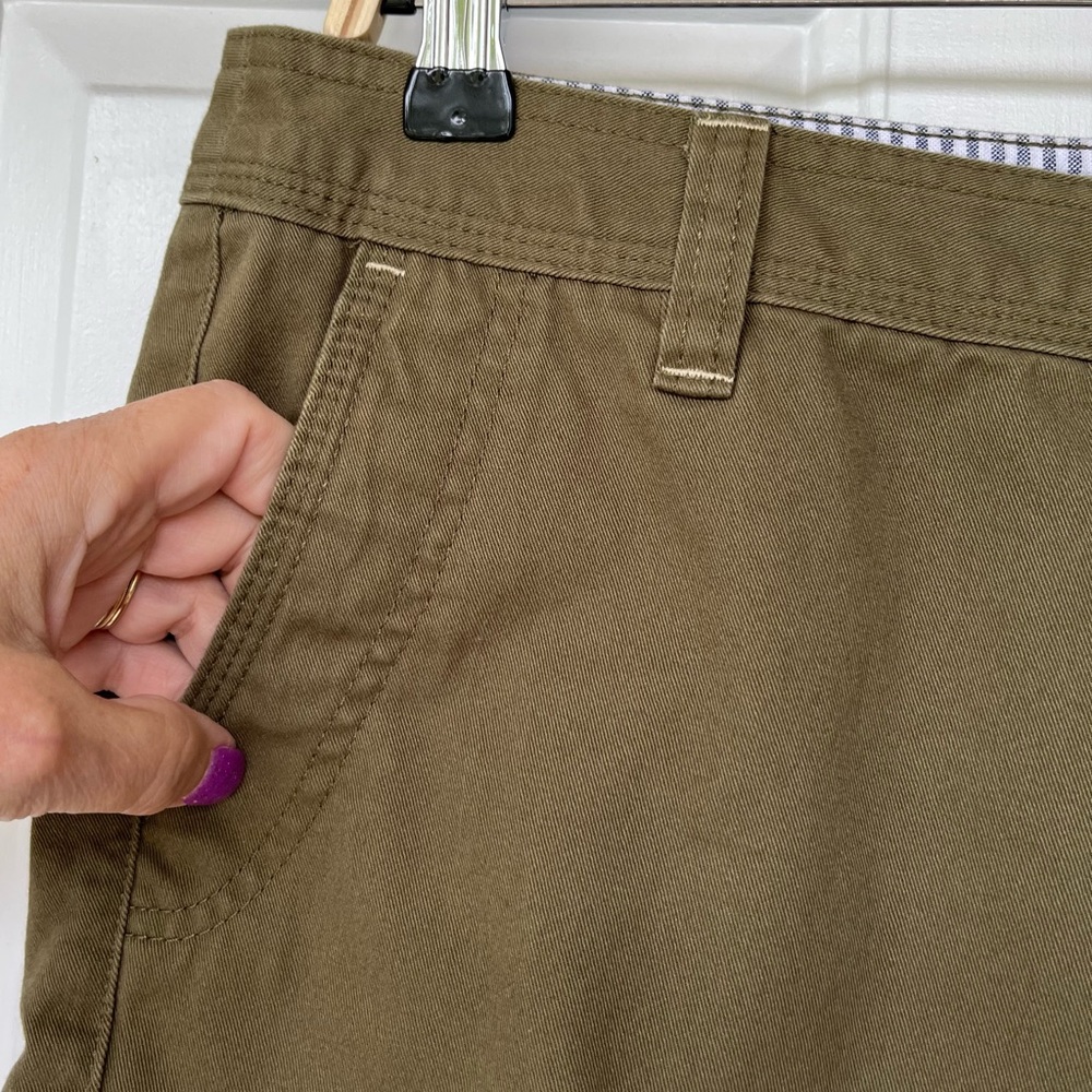•Natural Reflections• Green/Brown Chino Shorts - Size 10 - Picture 3 of 7